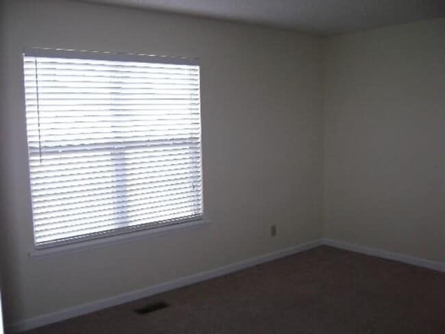 Building Photo - Cute Home on Cul de Sac!