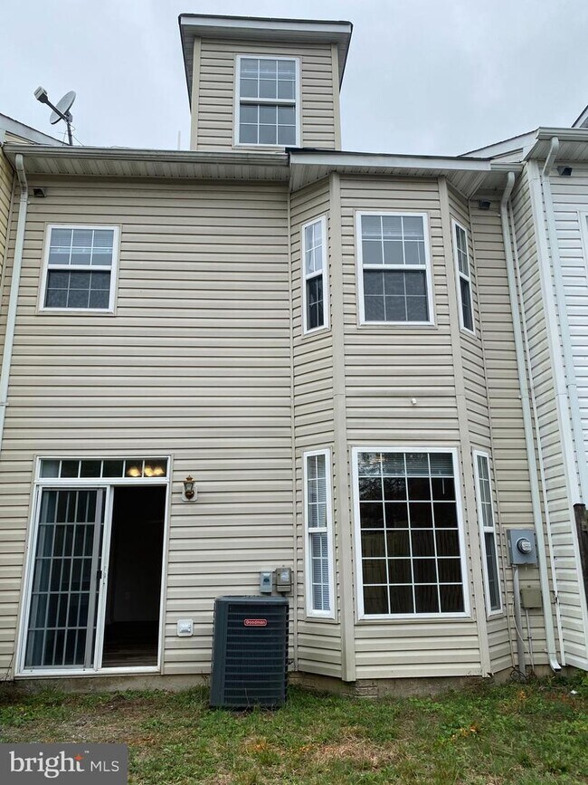 Building Photo - 5147 Mallards Landing Dr