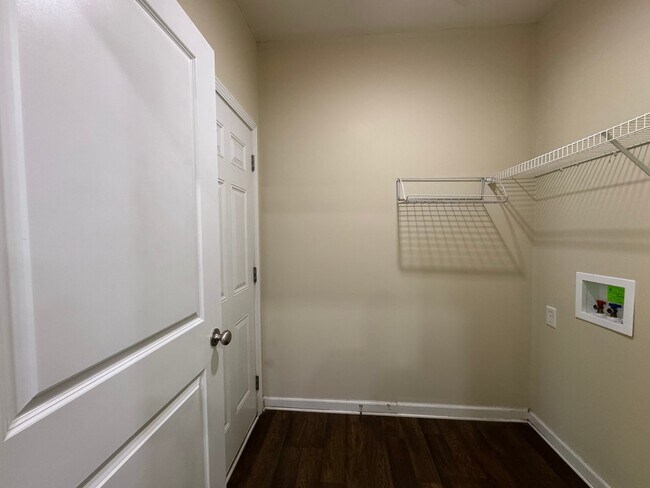 Building Photo - 123 John Davis Dr