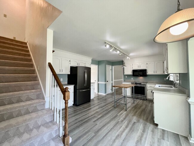Building Photo - Available NOW! A 4-6 Bedroom Home! Attache...