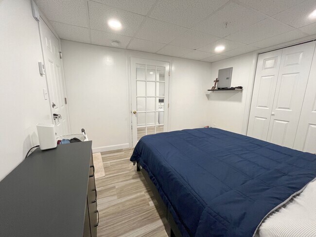 Building Photo - 376 Riverway