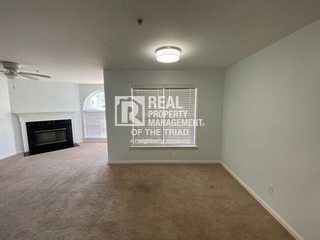 Building Photo - Two Bed / Two Bath Condo near Urban Loop