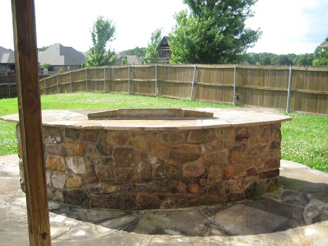 Building Photo - 15 Bluestem Ln