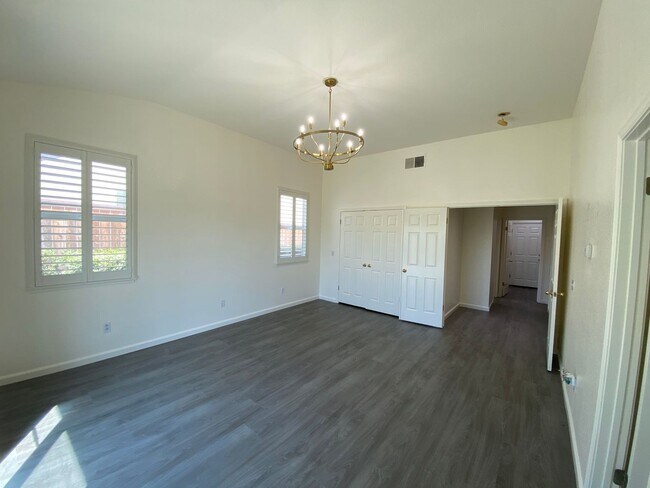 Building Photo - Castlerock Gated Community off Hilborn! Be...