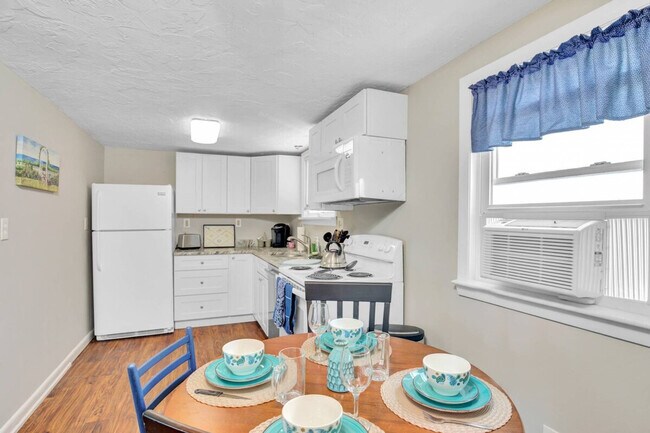 Building Photo - 8 Jones Ave