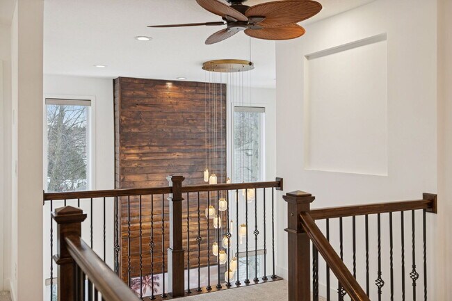 Building Photo - Luxurious 5-Bed/5 Baths, Granite & 3 Car Garage