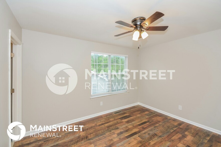Building Photo - 304 Errol Ln