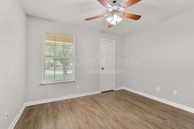 Building Photo - 10217 Hyacinth Ln