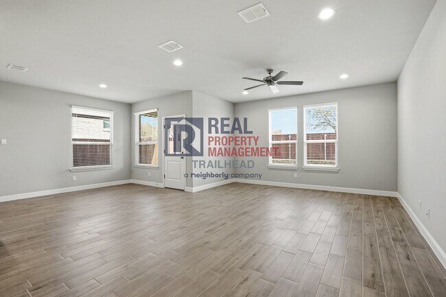 Building Photo - Spacious 4 Bedroom Home with Functional Layout