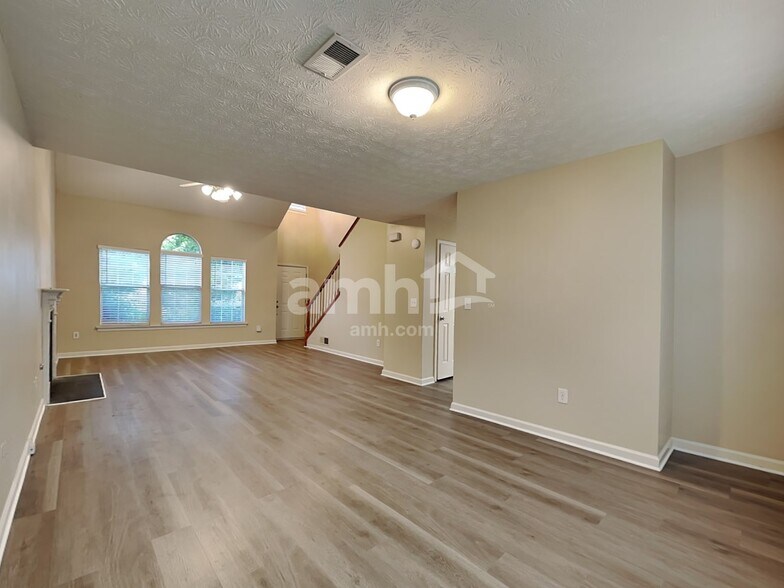 Building Photo - 5410 Lakebrooke Run