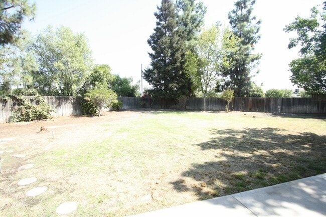 Building Photo - BEAUTIFUL & SPACIOUS HOME
