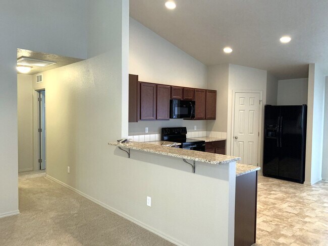 Building Photo - Beautiful new 3 bed 2 bath home in a quiet Star neighborhood.