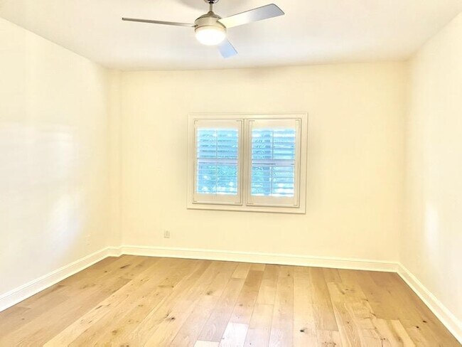 Building Photo - 5400 Park Ave