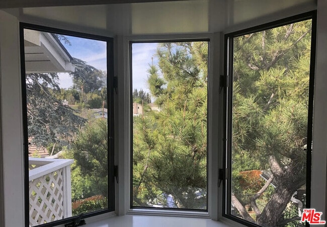 Building Photo - 3227 Bennett Dr