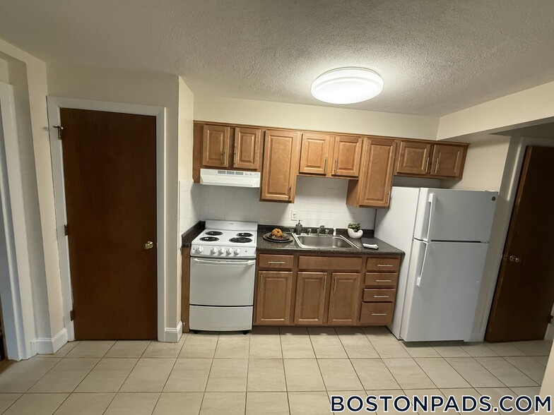 Building Photo - 12 Brattle Dr