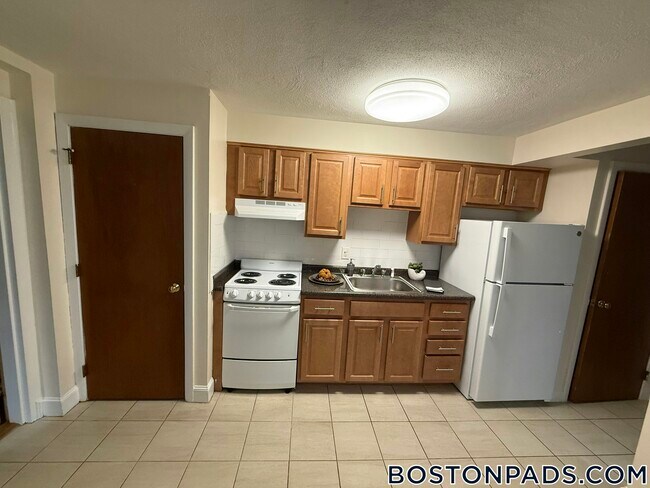 Building Photo - 12 Brattle Dr