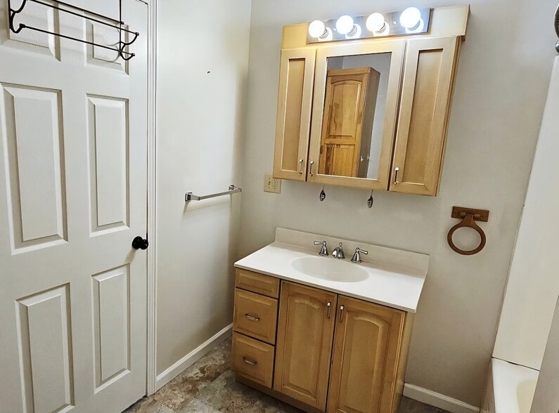 Bathroom - 57 Montcalm St