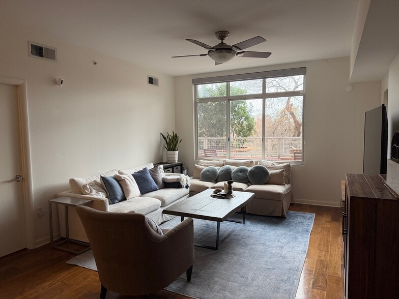 Living Area - 54 Rainey St