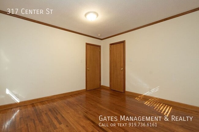 Building Photo - 317 Center St