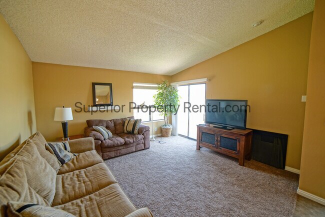 Building Photo - Furnished 2 bed, 2 bath condo with views