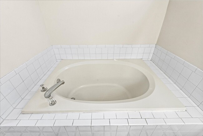 Building Photo - Near VRE and I-95!