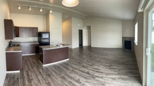 Building Photo - 1623