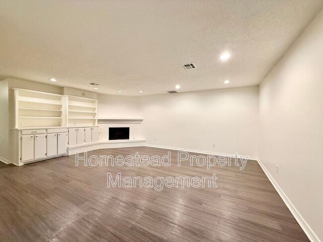 Building Photo - 12308 Green Valley Dr