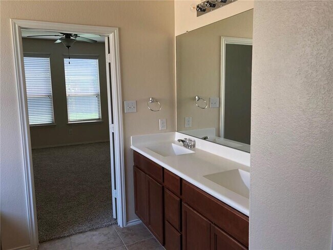 Building Photo - 18713 Falcon Pointe Blvd