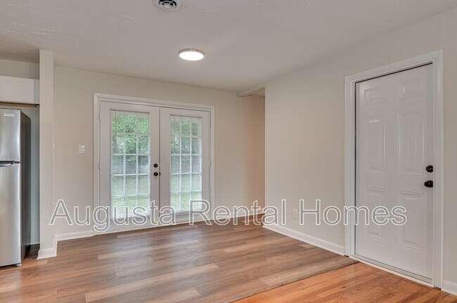 Building Photo - 1406 Ridgewood Dr