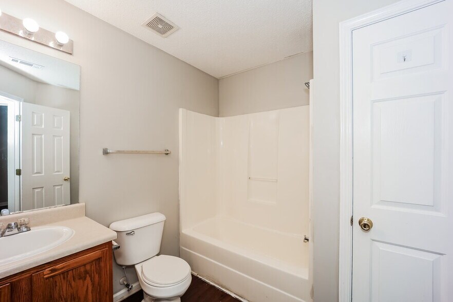Building Photo - 3704 Lower Creek Dr