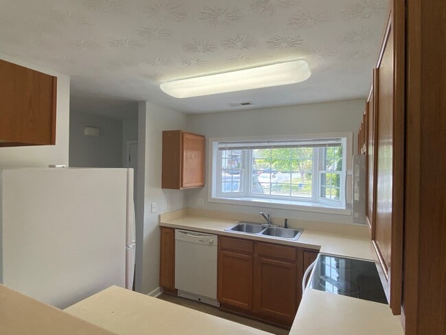 Building Photo - Great City Condo with 2 Primary Suites!