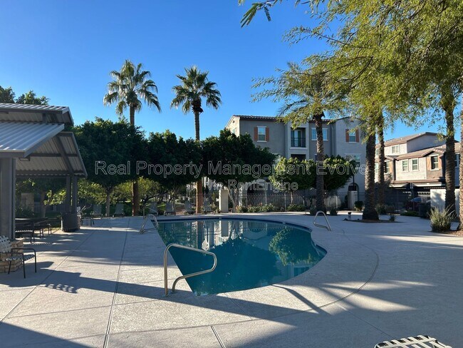 Building Photo - 2329 E Hidalgo Ave