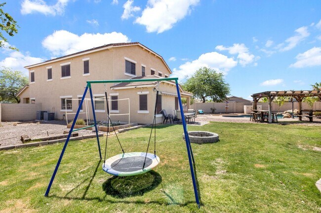 Building Photo - Stylish Home with Loft, Den, Great Room & ...