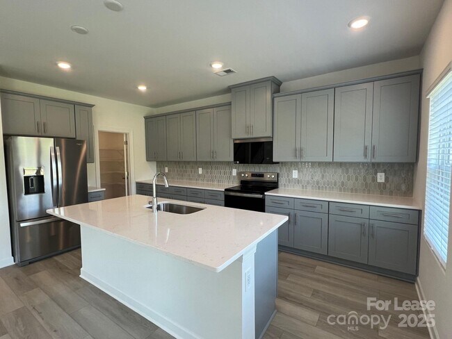 Building Photo - 2141 Sunflower Cir