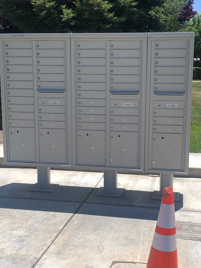 Building Photo - 10640 Siskiyou Ln