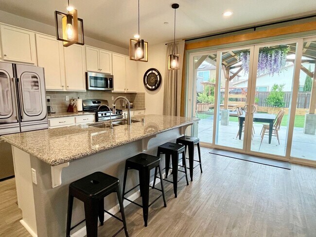 Building Photo - 4 Bedroom Single Family Home in Elk Grove