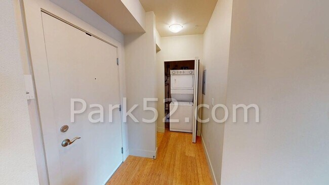 Building Photo - $250 Off!  1 Bedroom Condo in Downtown Tacoma