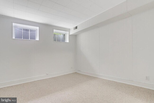 Building Photo - 3369 S Stafford St