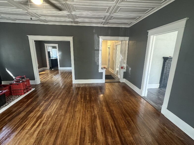 Building Photo - 415 Howell St