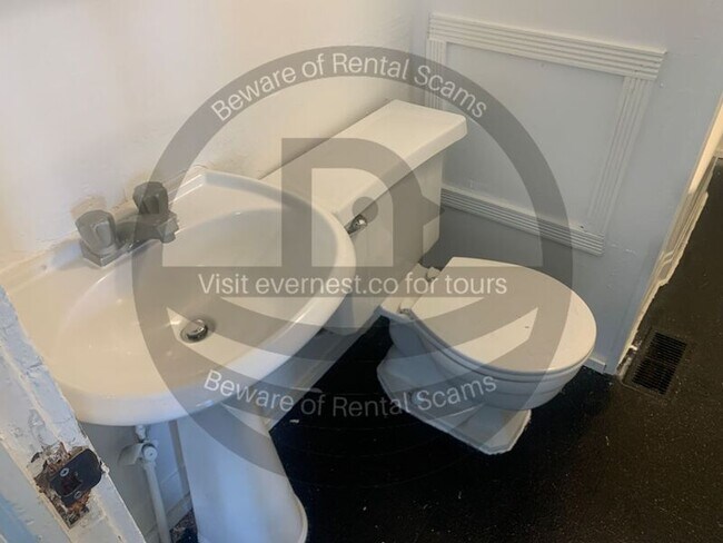 Building Photo - 1325 Sloan Ave