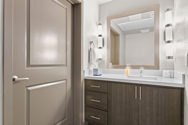 Building Photo - 400 N 2nd Ave