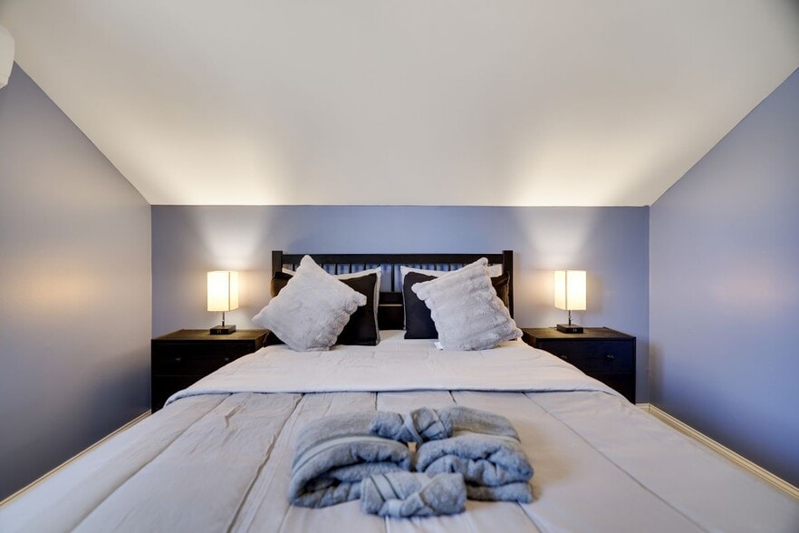 Building Photo - 163 Cambridge Ct