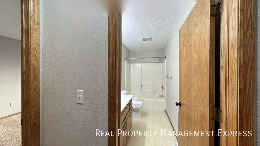Building Photo - 1608 S Campbell Trail