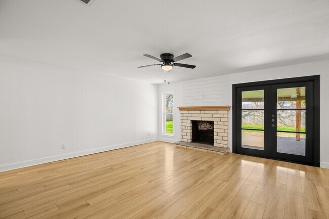 Building Photo - 1512 W Mesa Park Dr