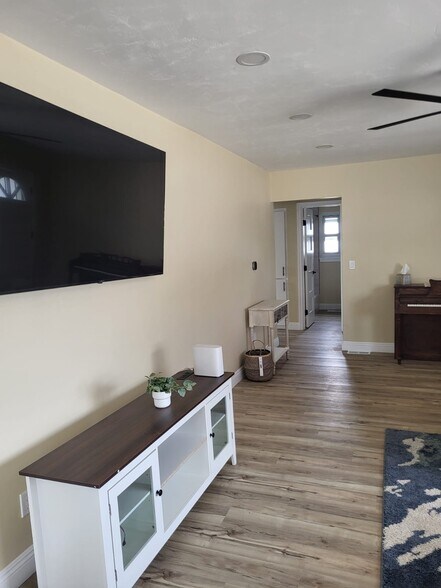 Building Photo - 3765 Elliott St