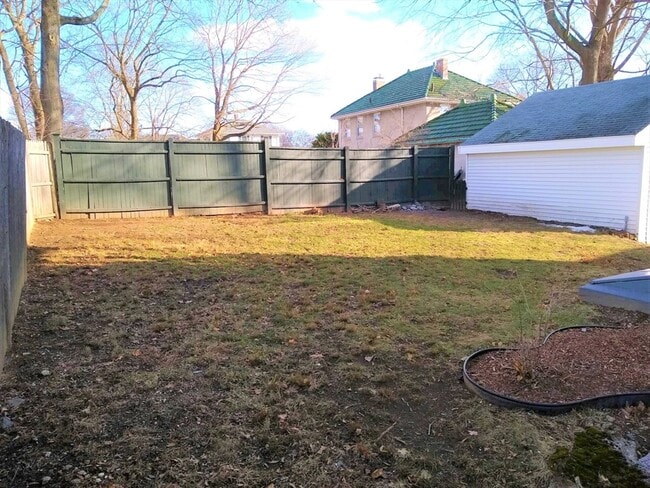 Building Photo - 7 Grand St