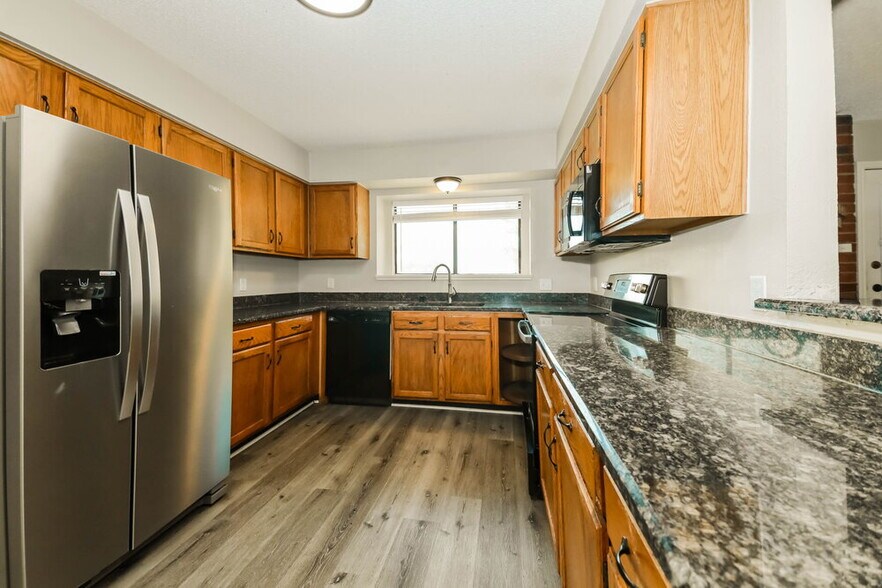 Building Photo - 7618 Creek Wood Dr