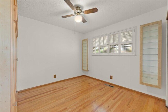 Building Photo - 1040 Fleetwood Dr