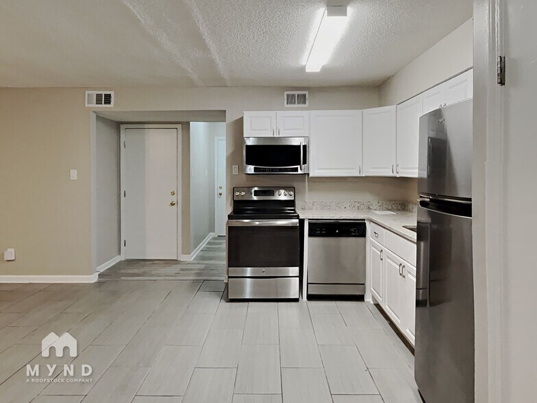 Building Photo - 5607 Maple Tree Dr