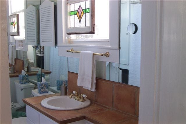 Bathroom - 5940 Laurel St